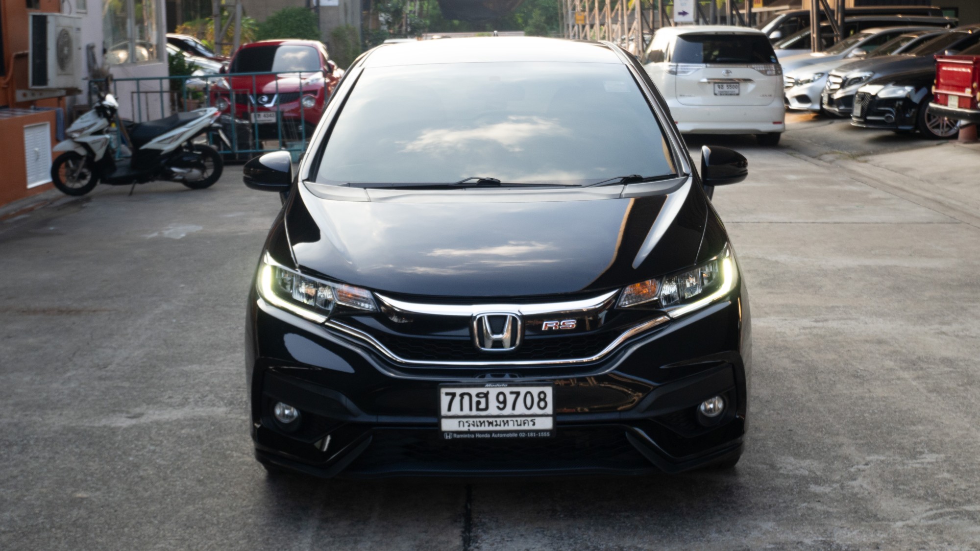 2018 Honda Jazz GK สีดำ (รูปที่ 2)