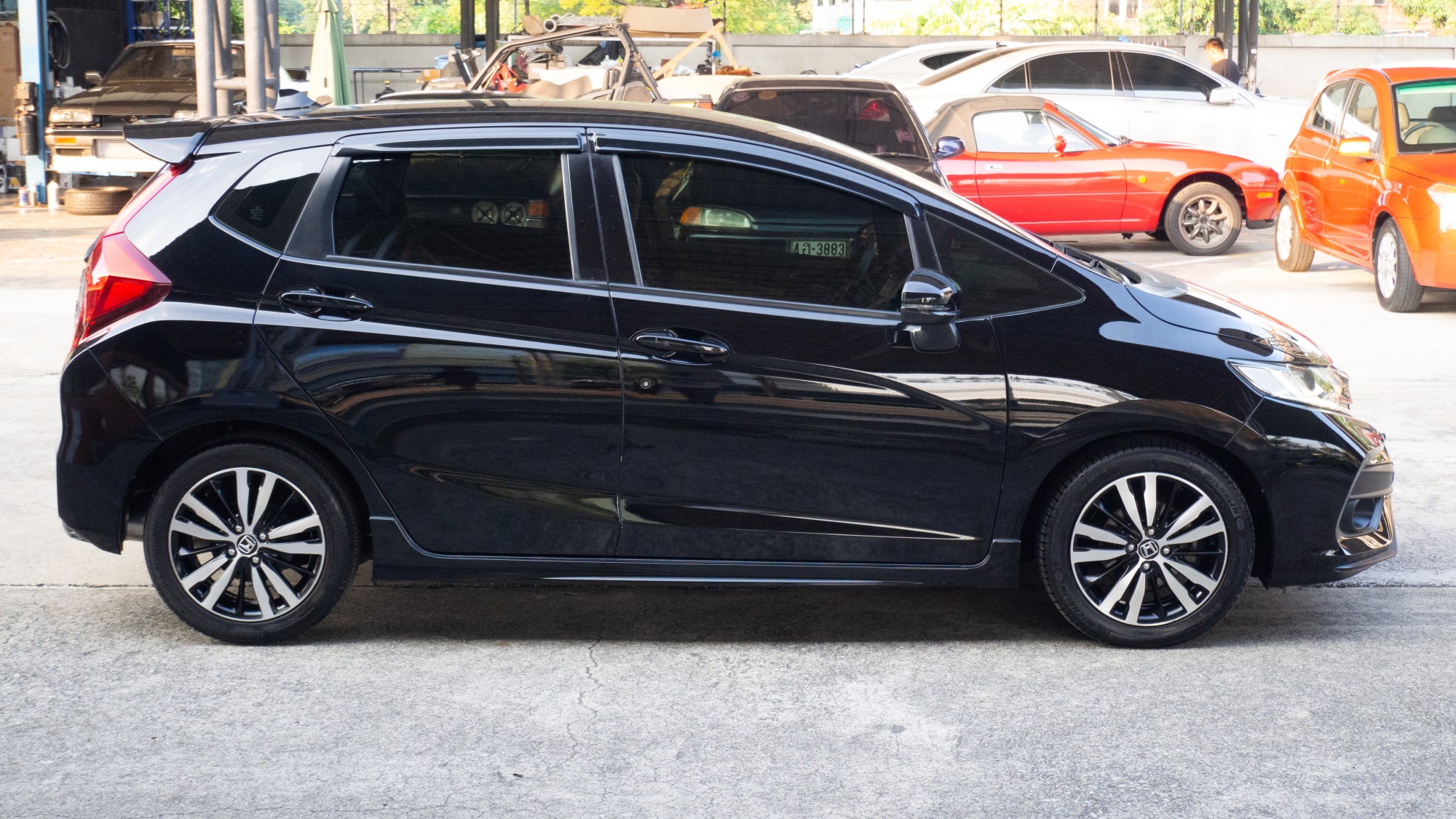 2018 Honda Jazz GK สีดำ (รูปที่ 7)