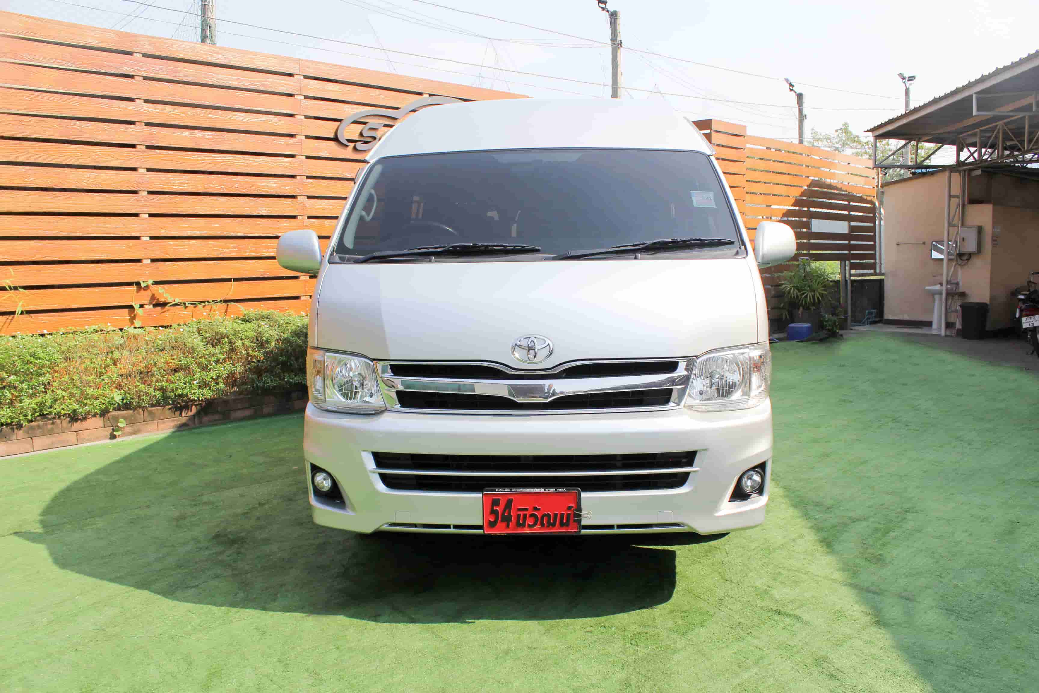 Toyota COMMUTER 2.5 GL ปี 2012 สีเงิน (รูปที่ 2)