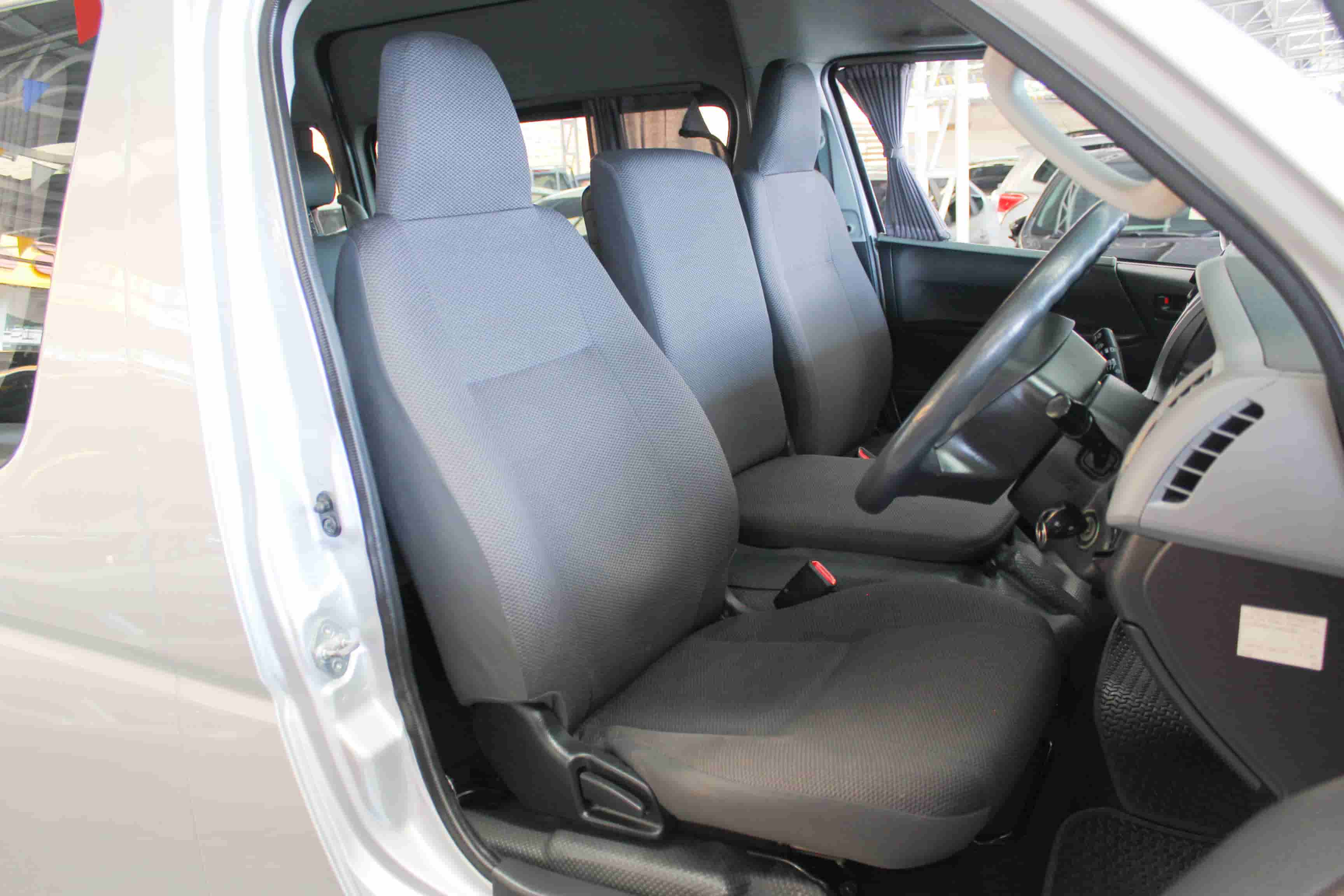 Toyota COMMUTER 2.5 GL ปี 2012 สีเงิน (รูปที่ 5)