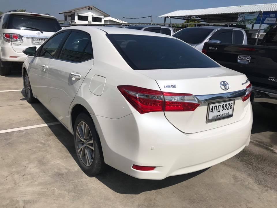 Toyota Corolla Altis โฉม 14-16 ปี 2015 สีขาว (รูปที่ 4)