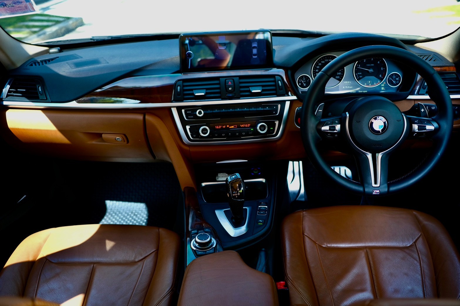 BMW 320d luxury เครื่อง: ดีเซล ปี:2012 จด 2014 เกียร์: ออโต้ สี: ขาว ไมล์: 11x,xxx Km. (รูปที่ 4)