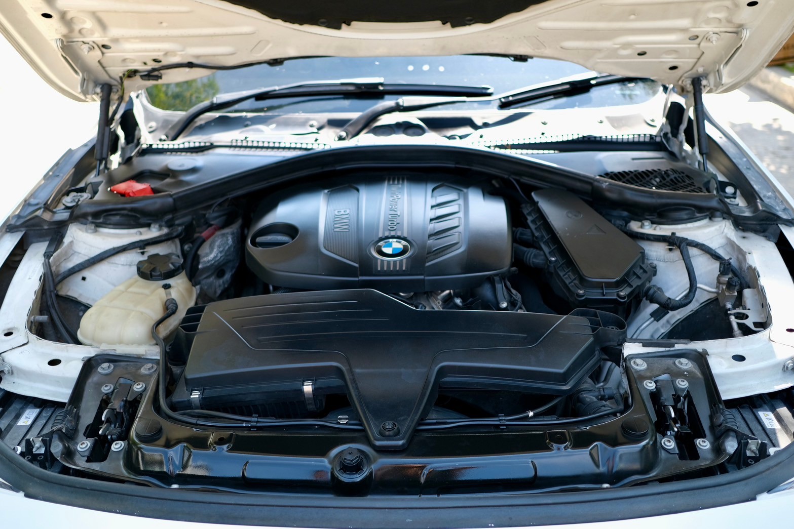 BMW 320d luxury เครื่อง: ดีเซล ปี:2012 จด 2014 เกียร์: ออโต้ สี: ขาว ไมล์: 11x,xxx Km. (รูปที่ 13)
