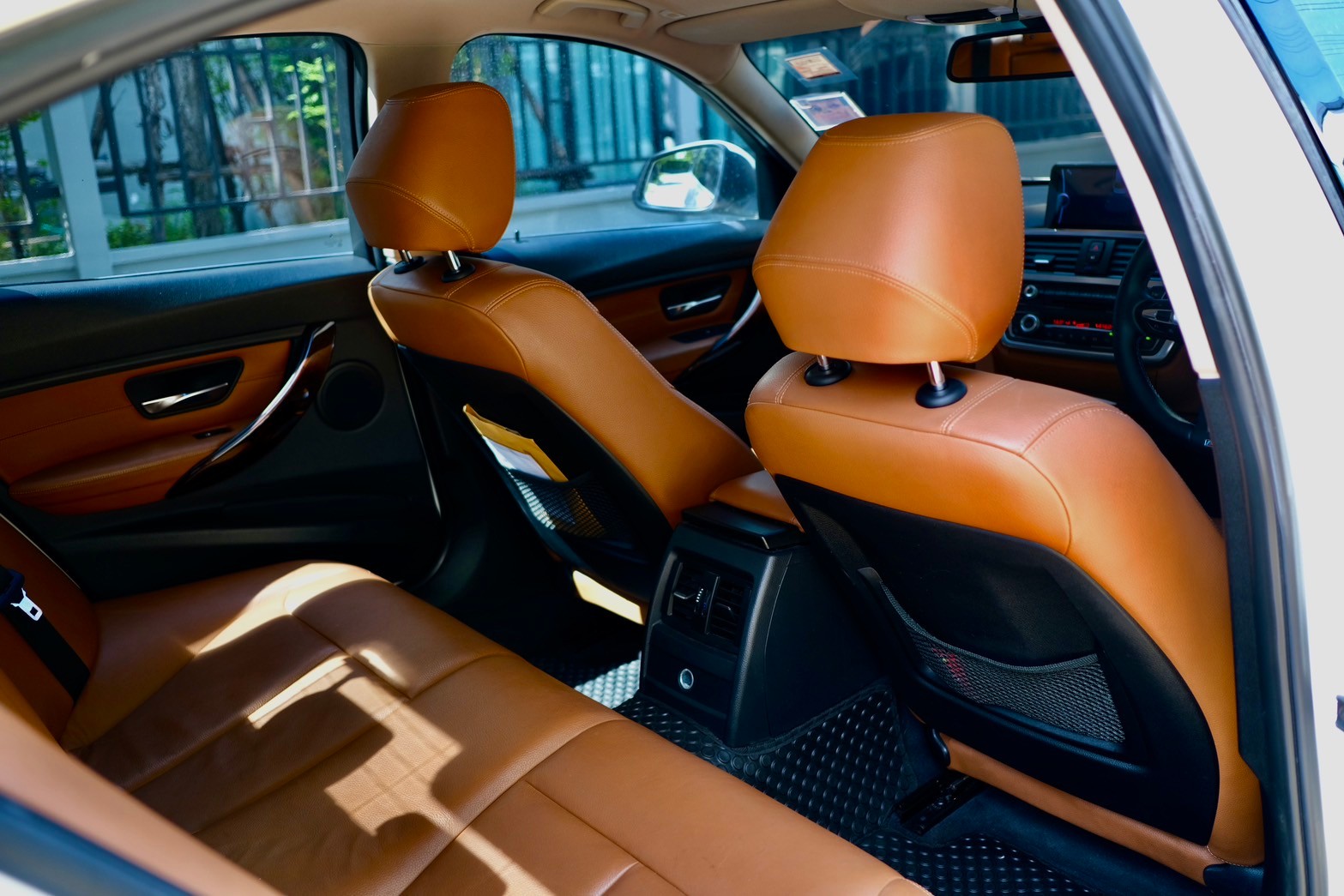 BMW 320d luxury เครื่อง: ดีเซล ปี:2012 จด 2014 เกียร์: ออโต้ สี: ขาว ไมล์: 11x,xxx Km. (รูปที่ 8)