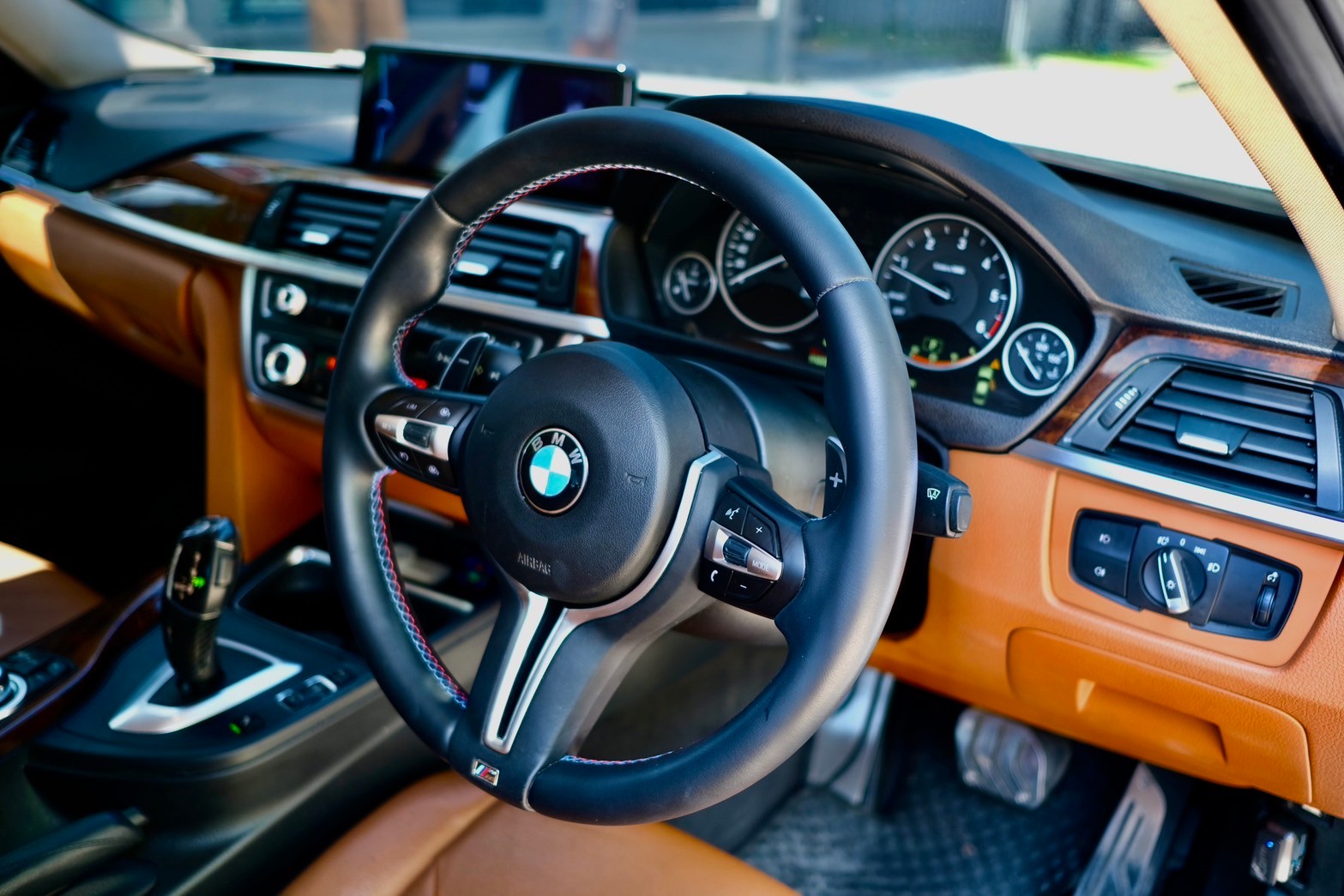 BMW 320d luxury เครื่อง: ดีเซล ปี:2012 จด 2014 เกียร์: ออโต้ สี: ขาว ไมล์: 11x,xxx Km. (รูปที่ 10)