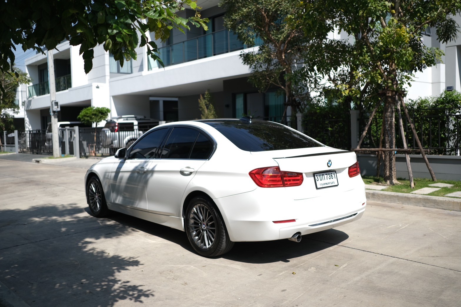 BMW 320d luxury เครื่อง: ดีเซล ปี:2012 จด 2014 เกียร์: ออโต้ สี: ขาว ไมล์: 11x,xxx Km. (รูปที่ 15)