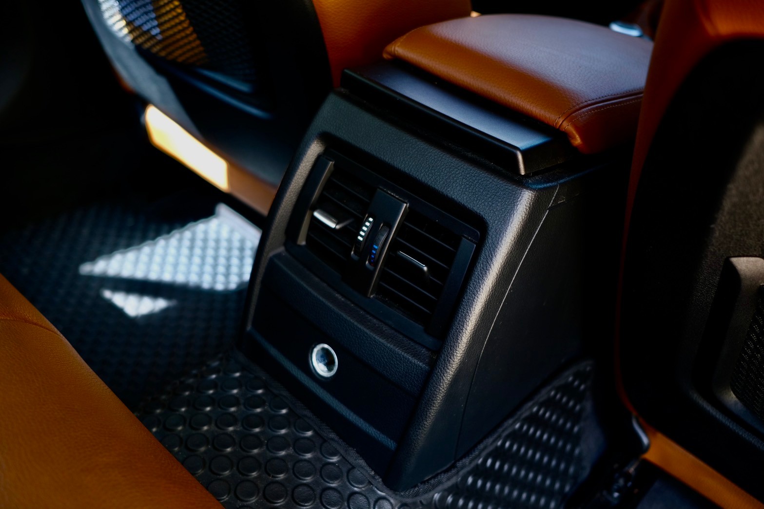 BMW 320d luxury เครื่อง: ดีเซล ปี:2012 จด 2014 เกียร์: ออโต้ สี: ขาว ไมล์: 11x,xxx Km. (รูปที่ 12)