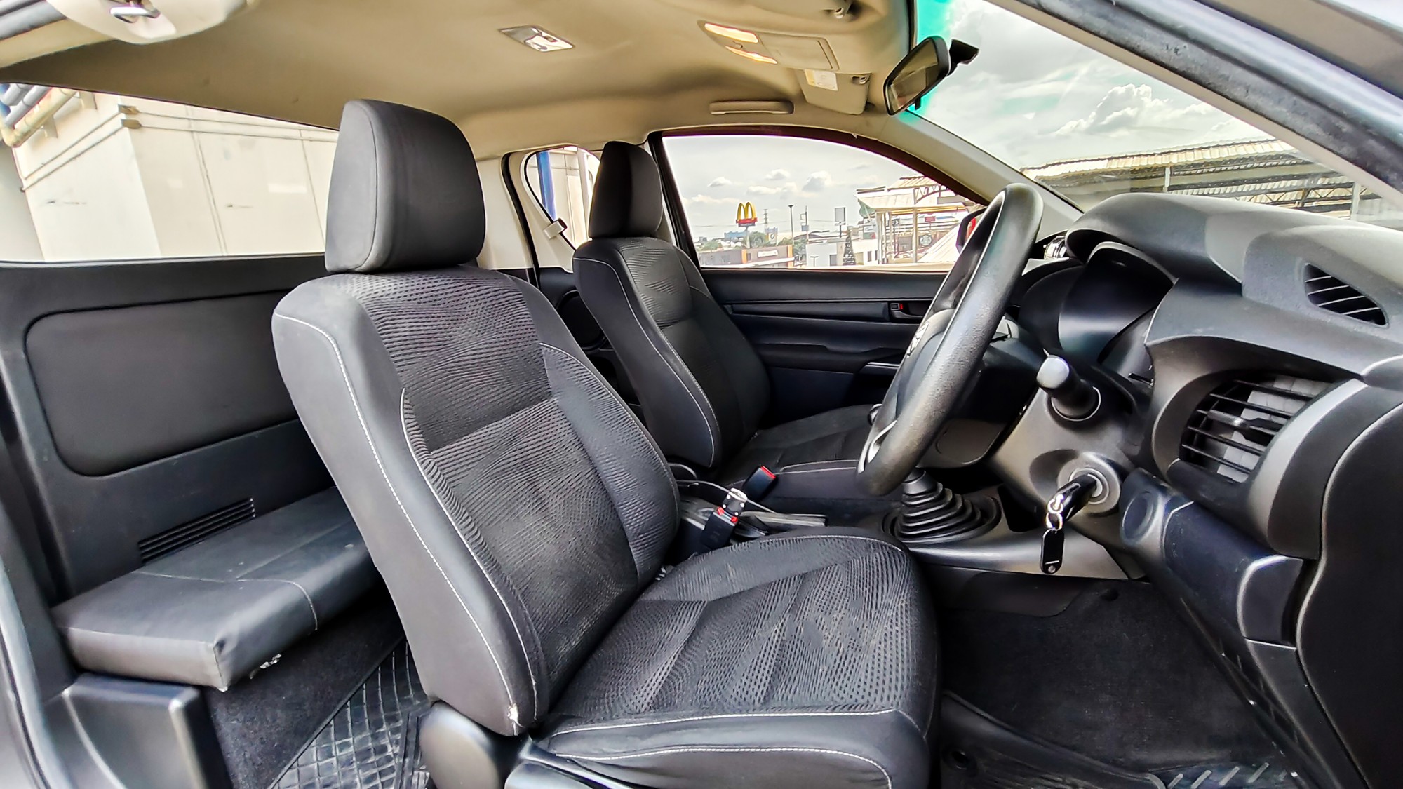 TOYOTA Revo Smart Cab 2.4J Plus 5M/T ปี 2018 (รูปที่ 17)