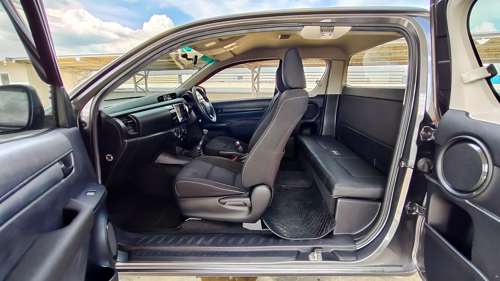 TOYOTA Revo Smart Cab 2.4J Plus 5M/T ปี 2018 (รูปที่ 20)