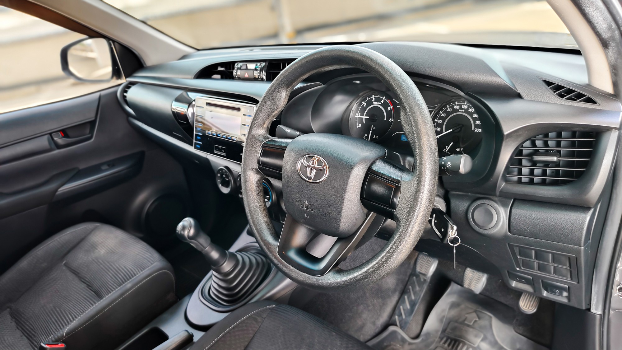 TOYOTA Revo Smart Cab 2.4J Plus 5M/T ปี 2018 (รูปที่ 25)