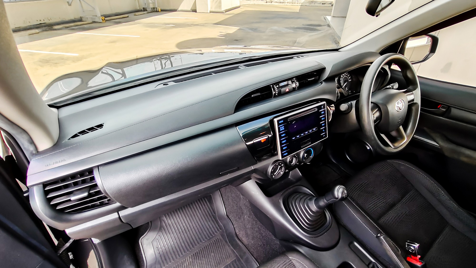 TOYOTA Revo Smart Cab 2.4J Plus 5M/T ปี 2018 (รูปที่ 6)