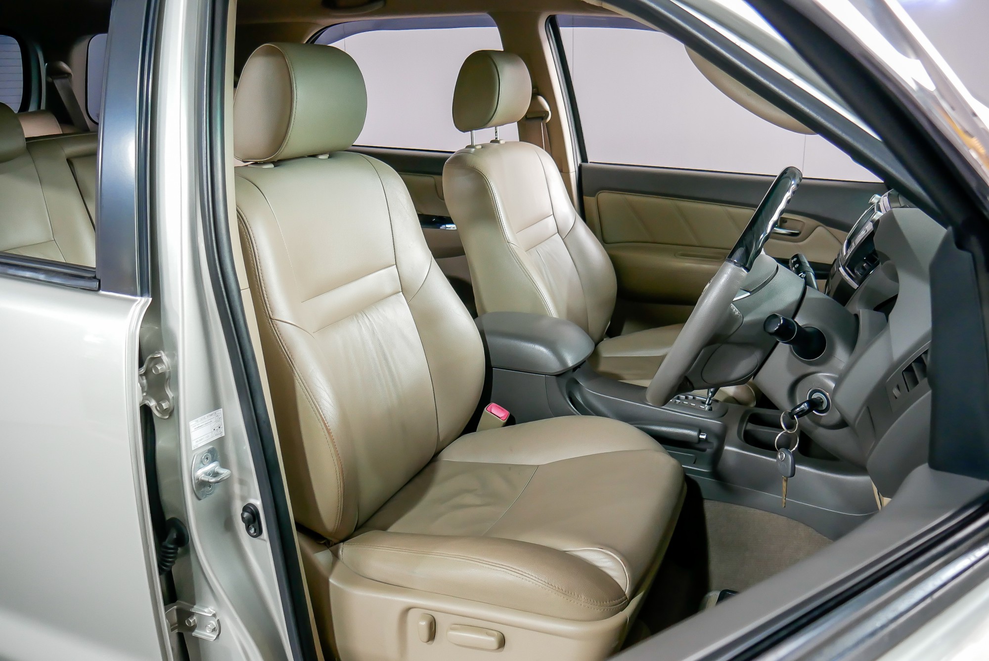 2013 TOYOTA FORTUNER CHAMP 2.7 V AT   ปี 2013 (รูปที่ 5)