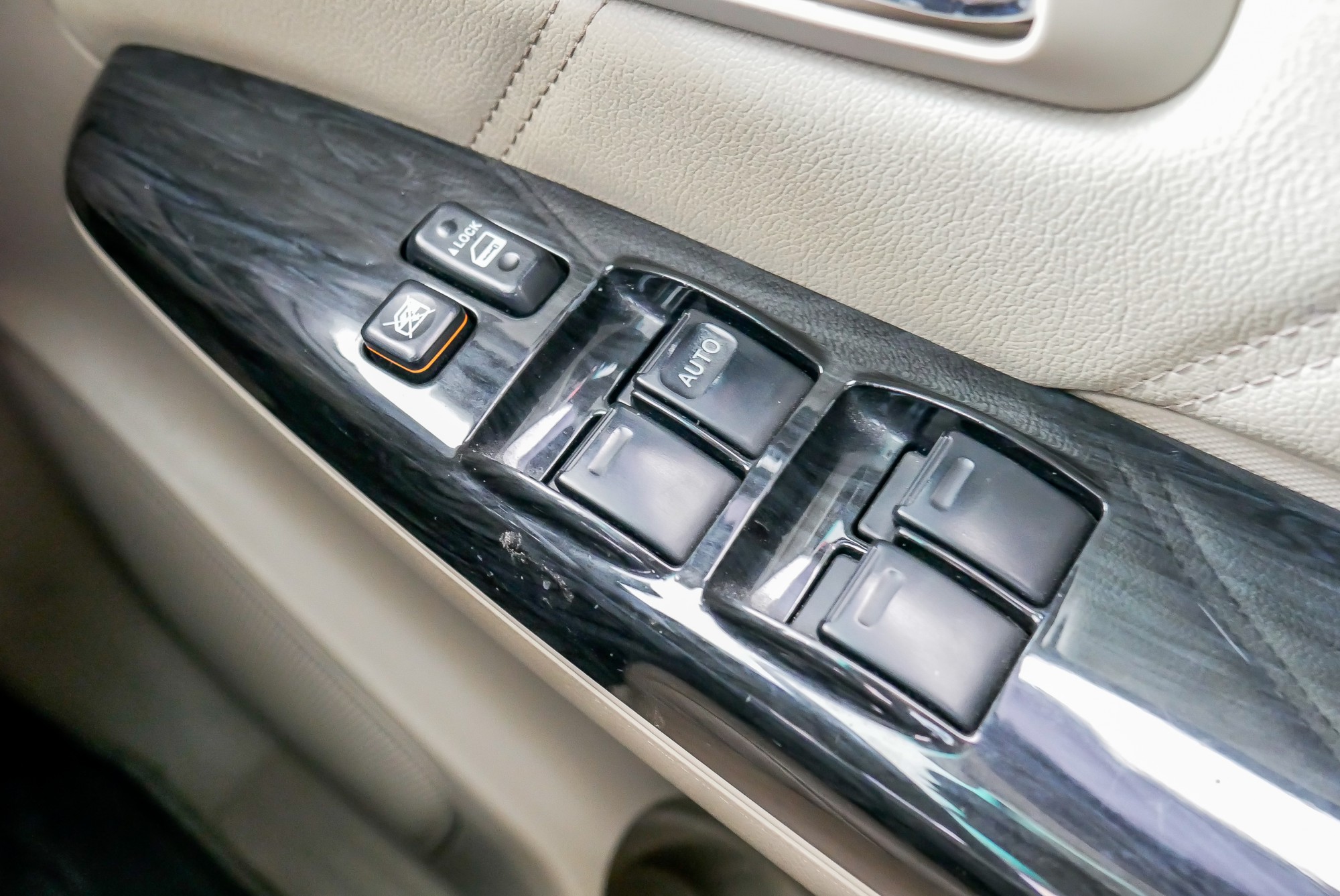 2013 TOYOTA FORTUNER CHAMP 2.7 V AT   ปี 2013 (รูปที่ 11)