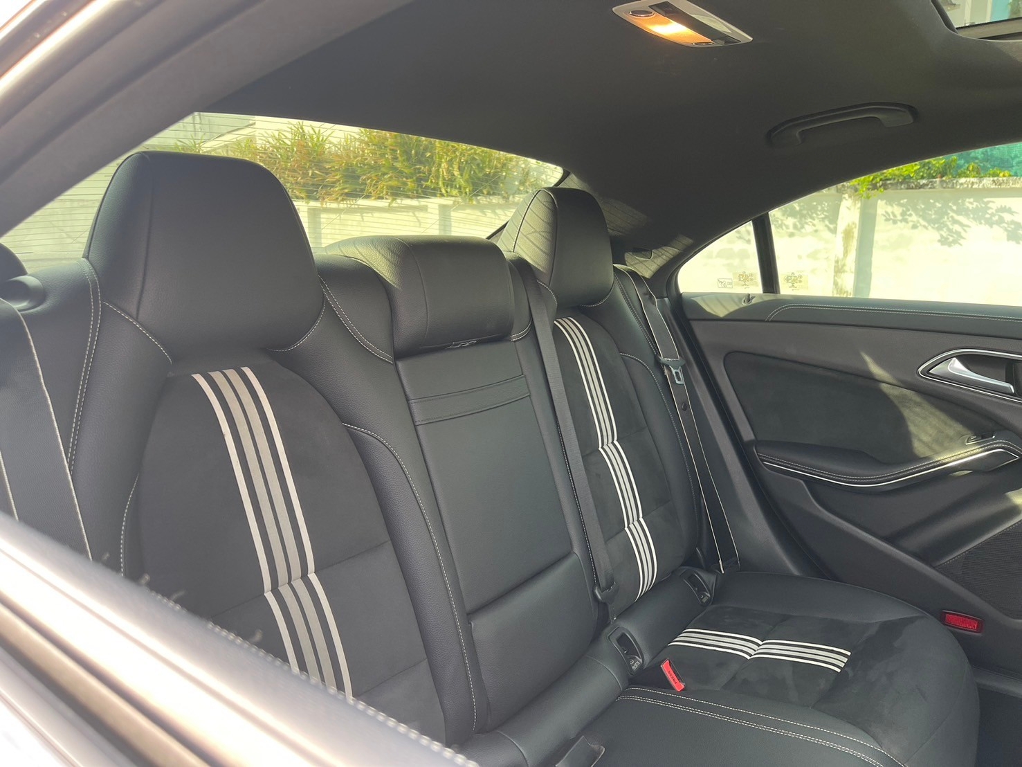 Mercedes-Benz CLA250 AMG Facelift White Art Edition (W117) ปี 2018 จด 2019 (รูปที่ 11)