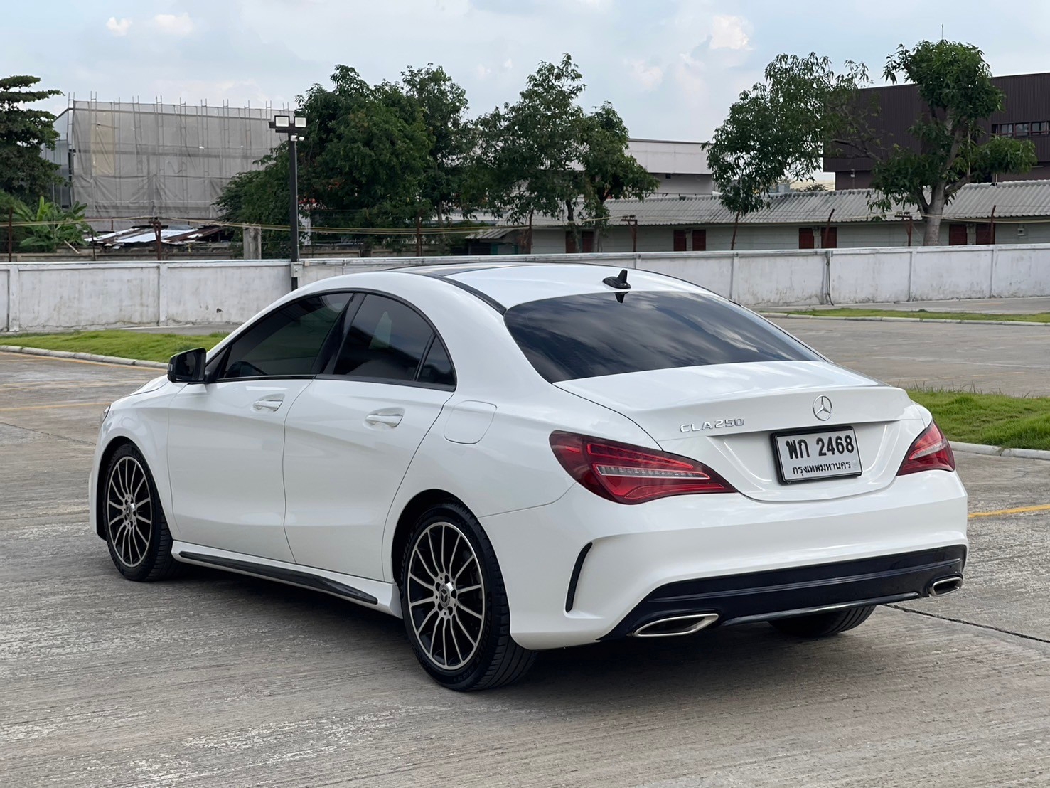 Mercedes-Benz CLA250 AMG Facelift White Art Edition (W117) ปี 2018 จด 2019 (รูปที่ 9)