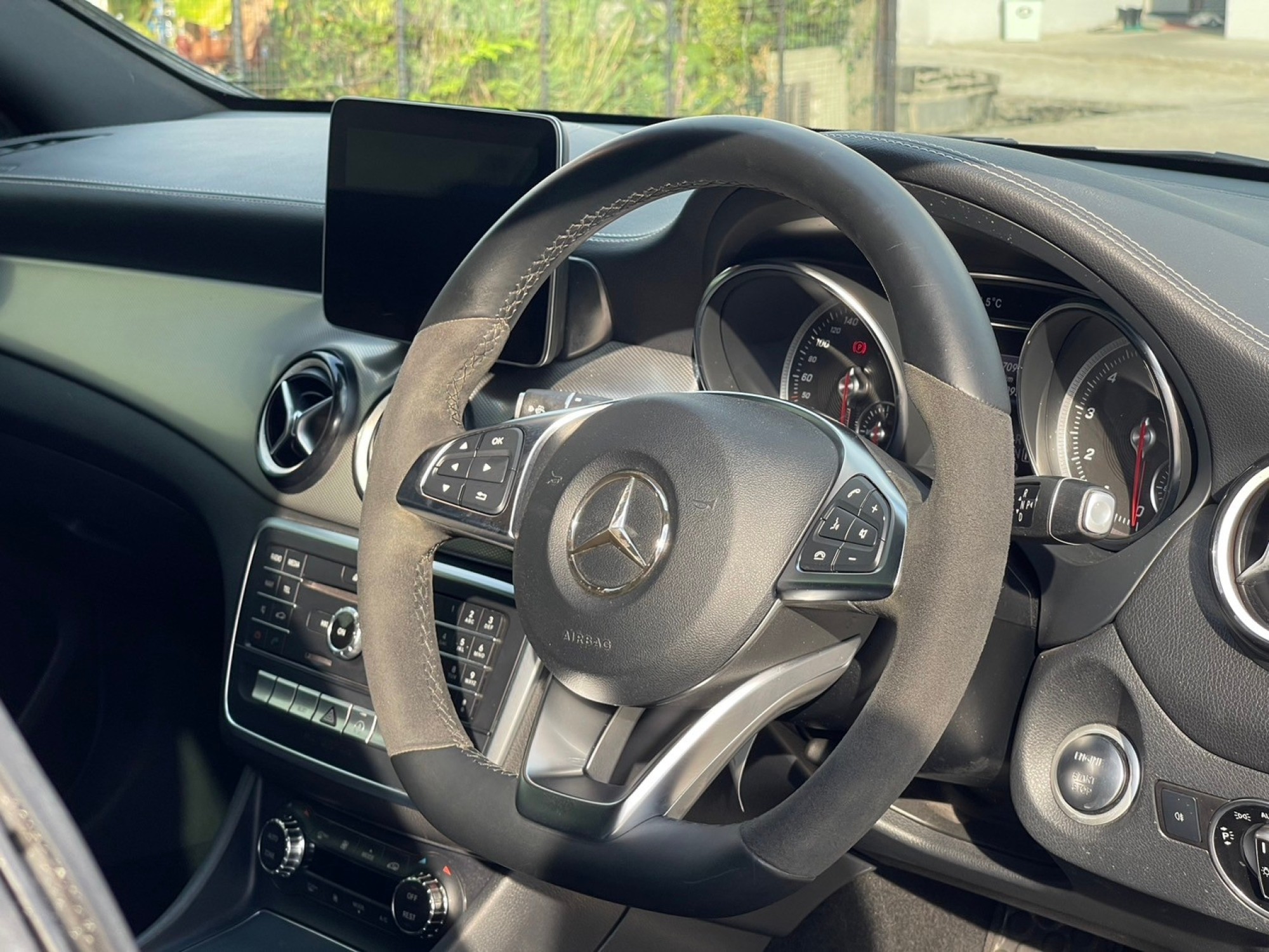 Mercedes-Benz CLA250 AMG Facelift White Art Edition (W117) ปี 2018 จด 2019 (รูปที่ 14)