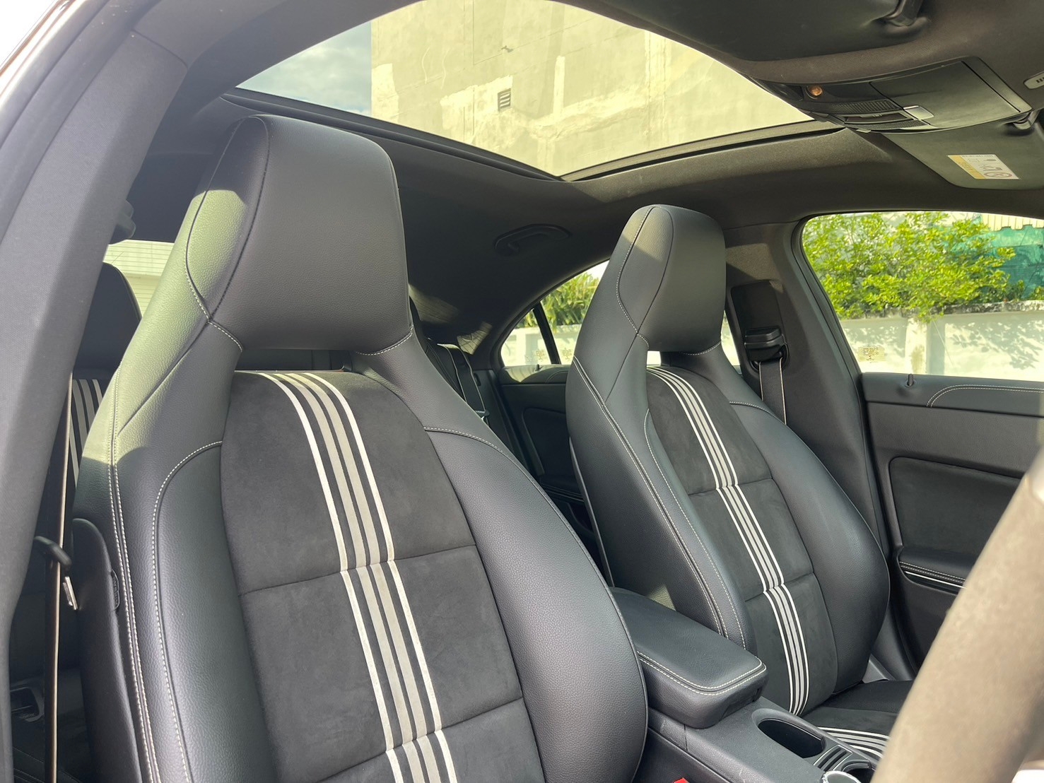 Mercedes-Benz CLA250 AMG Facelift White Art Edition (W117) ปี 2018 จด 2019 (รูปที่ 13)