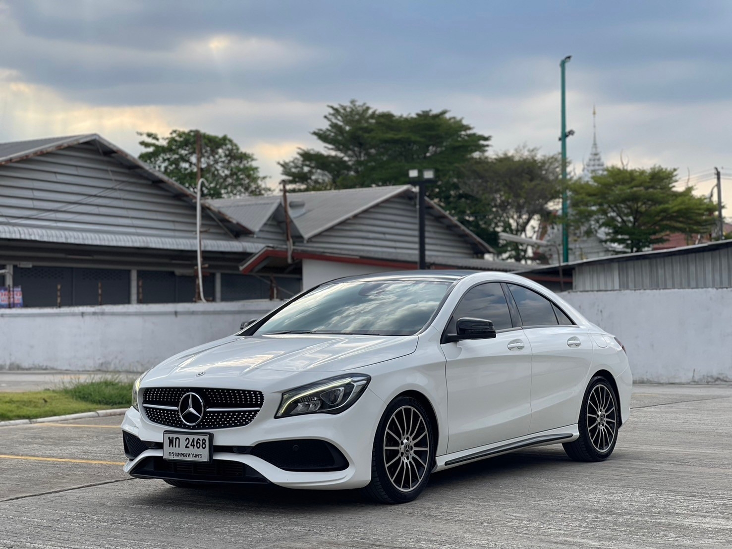 Mercedes-Benz CLA250 AMG Facelift White Art Edition (W117) ปี 2018 จด 2019 (รูปที่ 5)