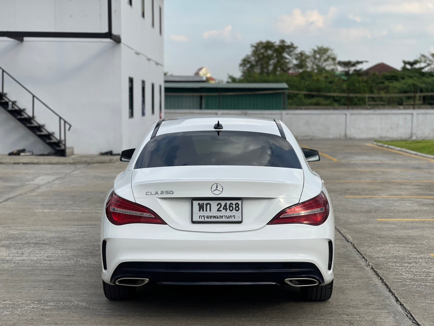 Mercedes-Benz CLA250 AMG Facelift White Art Edition (W117) ปี 2018 จด 2019 (รูปที่ 6)