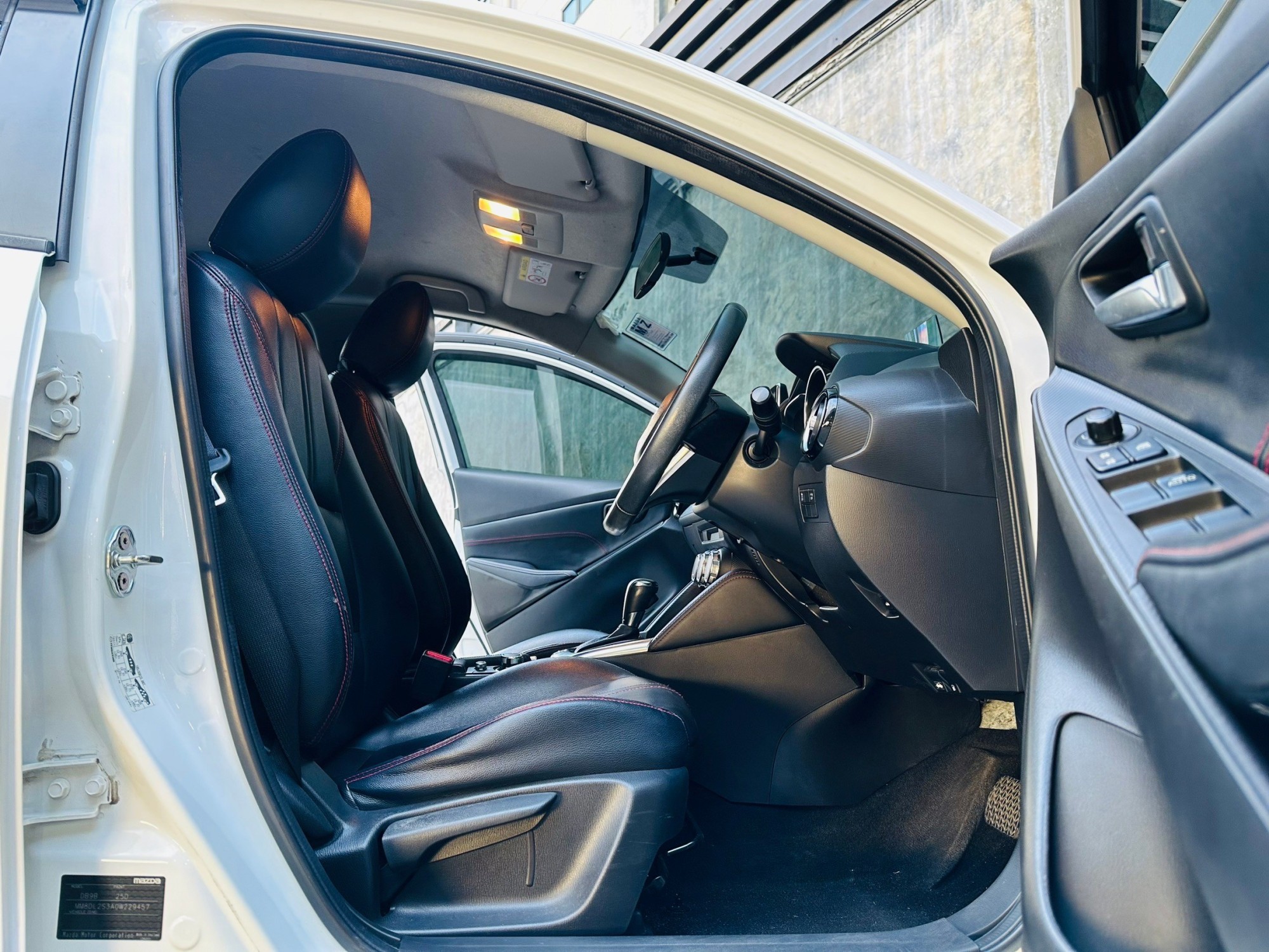 2017 MAZDA 2 1.3 Skyactiv-G High Connect (รูปที่ 8)