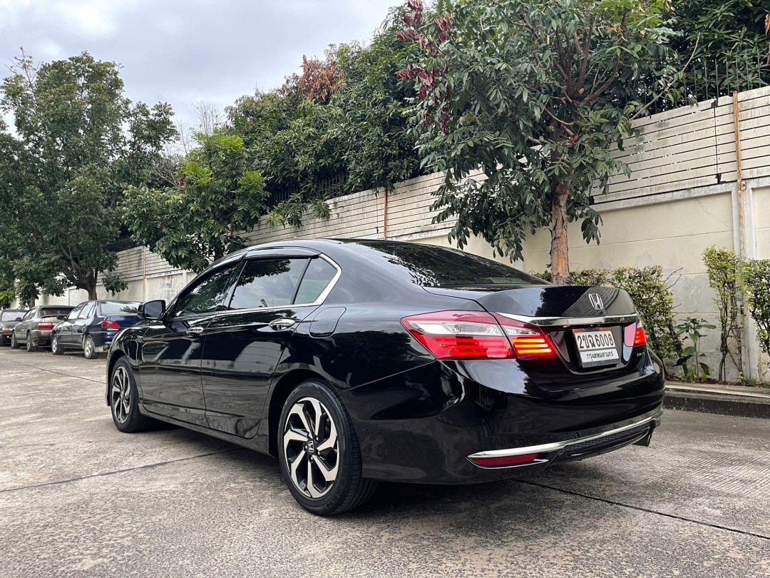 Honda #Accord 2.0 E ปี 2018 สีดำ auto รถสวย (รูปที่ 16)