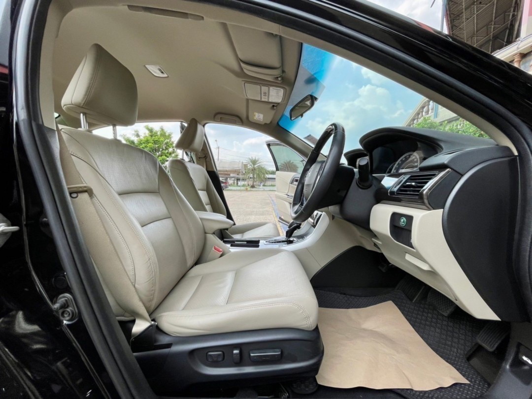 Honda #Accord 2.0 E ปี 2018 สีดำ auto รถสวย (รูปที่ 10)