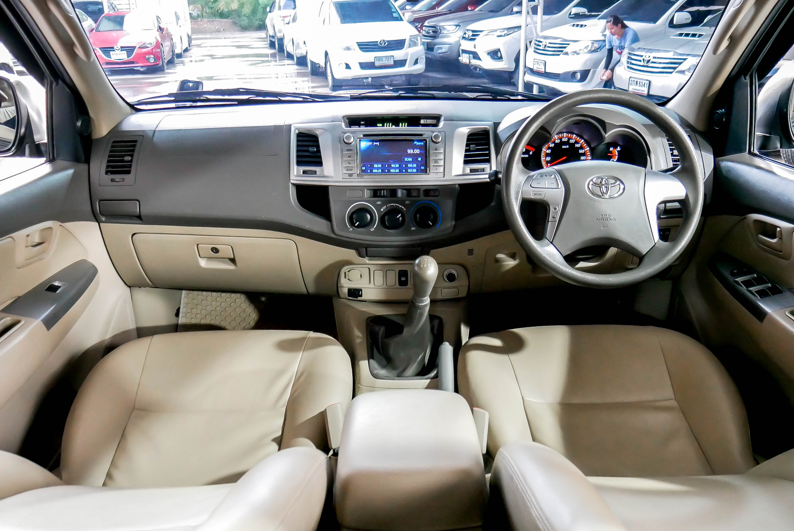 TOYOTA  VIGO CHAMP DOUBLECAB 3.0 G PRERUNNER MT  ปี 2011 สีดำ (รูปที่ 8)