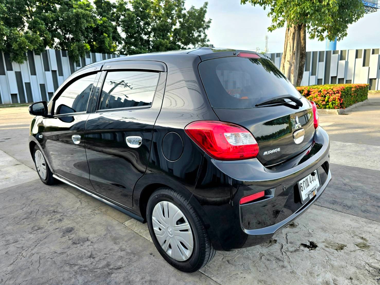 Mitsubishi Mirage GLX 1.2 ปี 2017 ไมล์ 110,000 kmเท่านั้น!!!!!! รถสวยมากๆทั้งภายนอกเเละภายใน ไม่มีชนหนักเลย เชคศูนย์Mitsuตลอด (รูปที่ 17)