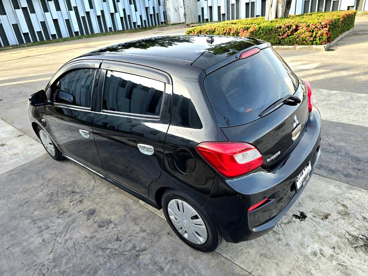 Mitsubishi Mirage GLX 1.2 ปี 2017 ไมล์ 110,000 kmเท่านั้น!!!!!! รถสวยมากๆทั้งภายนอกเเละภายใน ไม่มีชนหนักเลย เชคศูนย์Mitsuตลอด (รูปที่ 20)