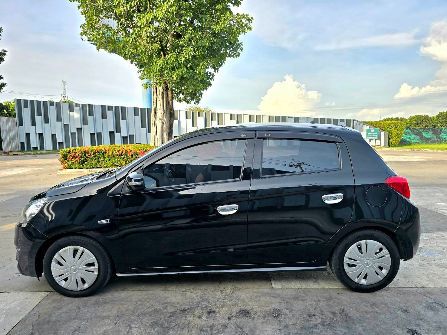 Mitsubishi Mirage GLX 1.2 ปี 2017 ไมล์ 110,000 kmเท่านั้น!!!!!! รถสวยมากๆทั้งภายนอกเเละภายใน ไม่มีชนหนักเลย เชคศูนย์Mitsuตลอด (รูปที่ 16)