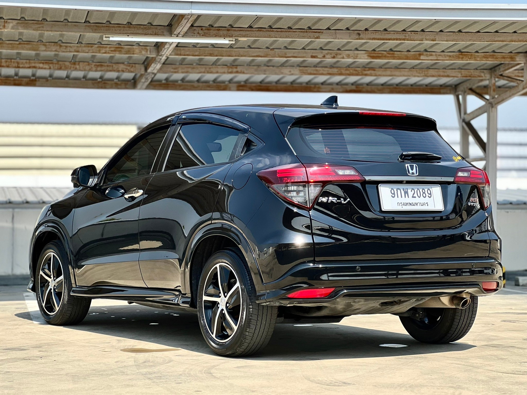 HONDA HRV, 1.8 RS ปี 2020 เบาะภายในแดง มือเดี่ยวป้ายแดง ฟรีดาวน์ (รูปที่ 6)