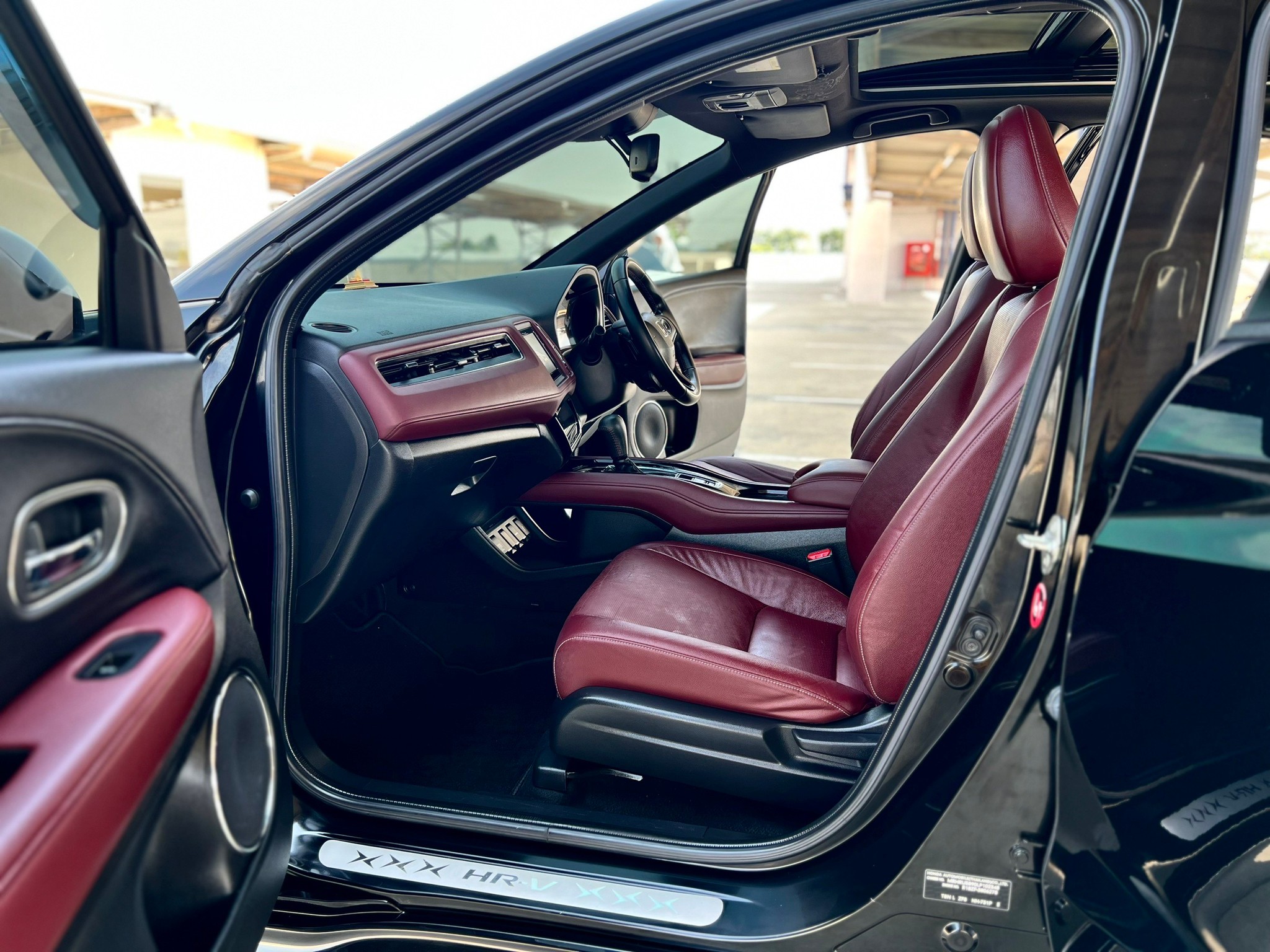 HONDA HRV, 1.8 RS ปี 2020 เบาะภายในแดง มือเดี่ยวป้ายแดง ฟรีดาวน์ (รูปที่ 11)