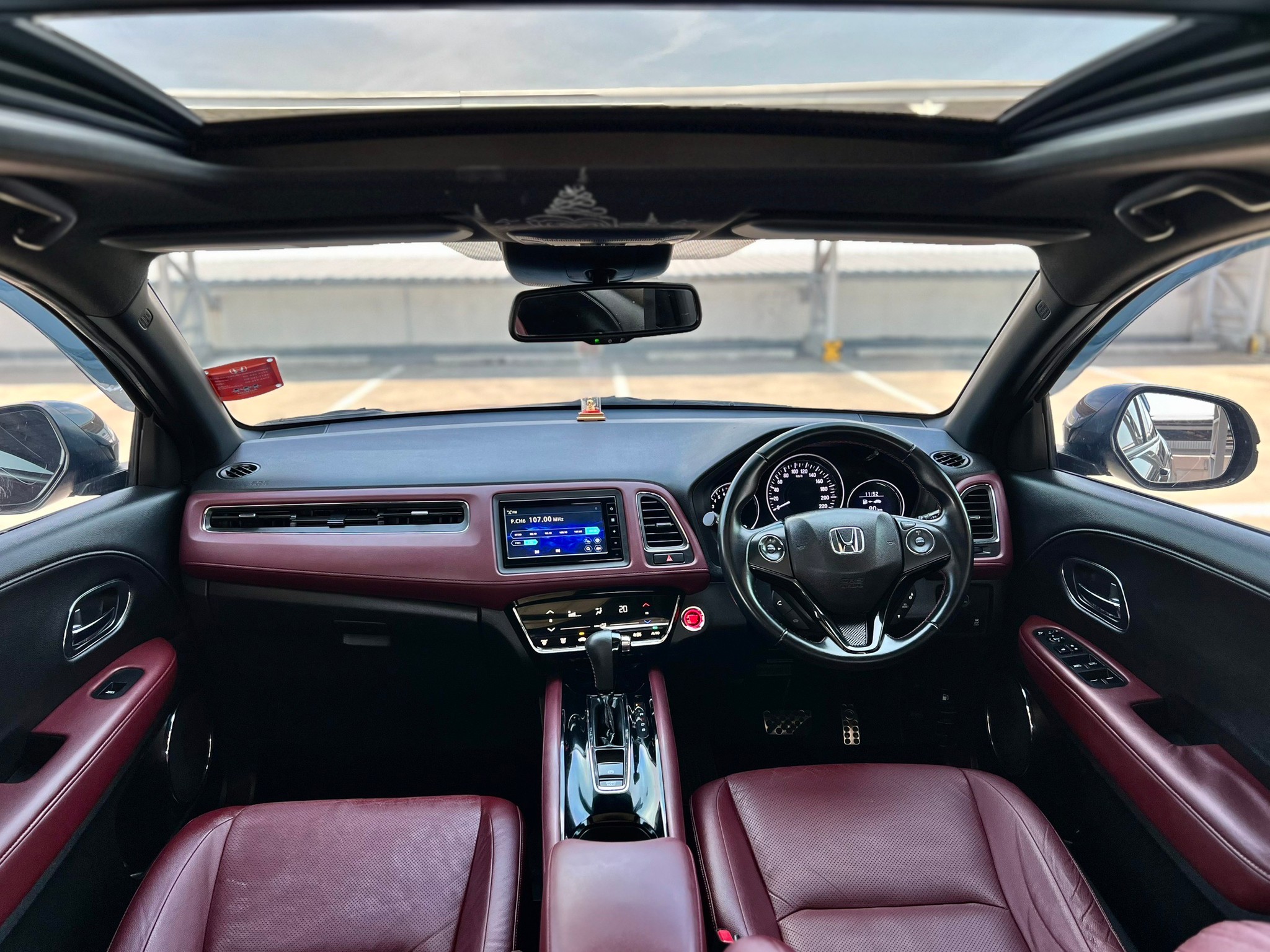 HONDA HRV, 1.8 RS ปี 2020 เบาะภายในแดง มือเดี่ยวป้ายแดง ฟรีดาวน์ (รูปที่ 12)