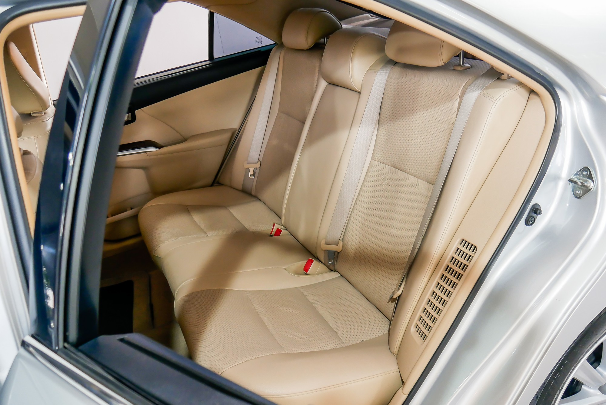 TOYOTA CAMRY 2.5 HV MP3 ปี 2012 สีเทา (รูปที่ 15)
