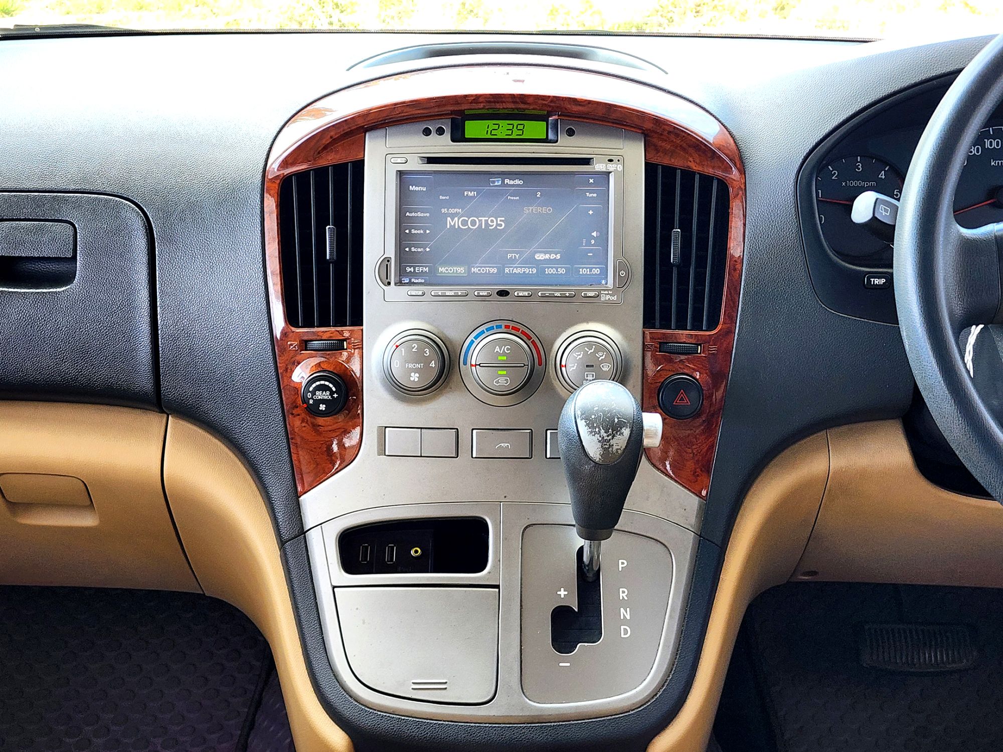 Hyundai H1 2.5 DELUXE A/T ดีเซล ปี 2011 (รูปที่ 18)
