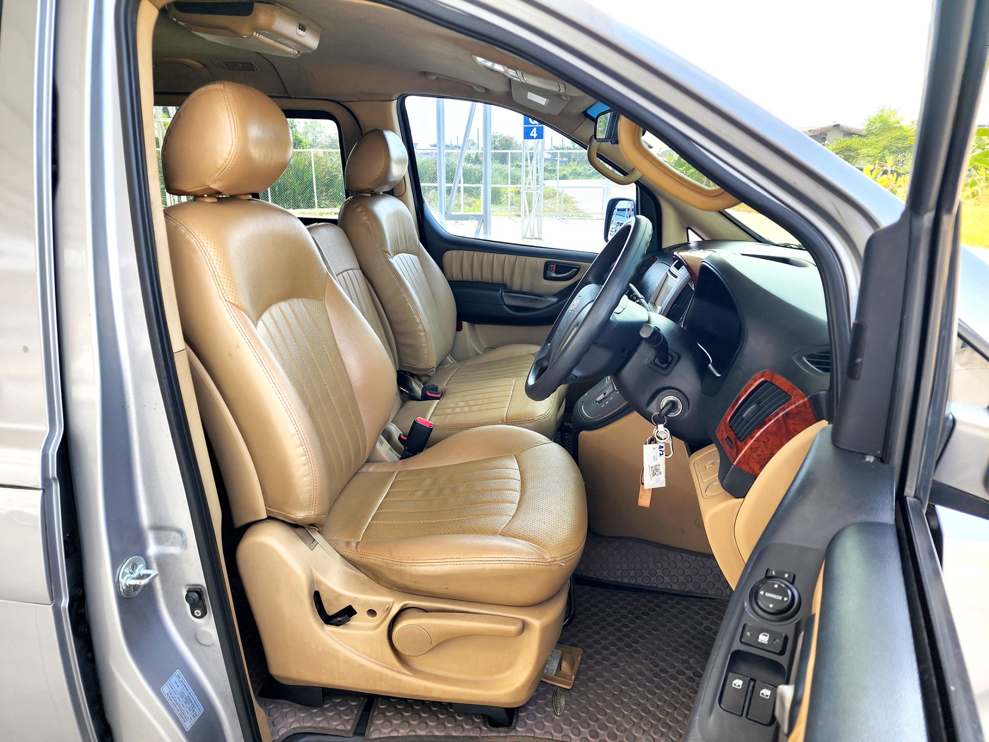 Hyundai H1 2.5 DELUXE A/T ดีเซล ปี 2011 (รูปที่ 8)