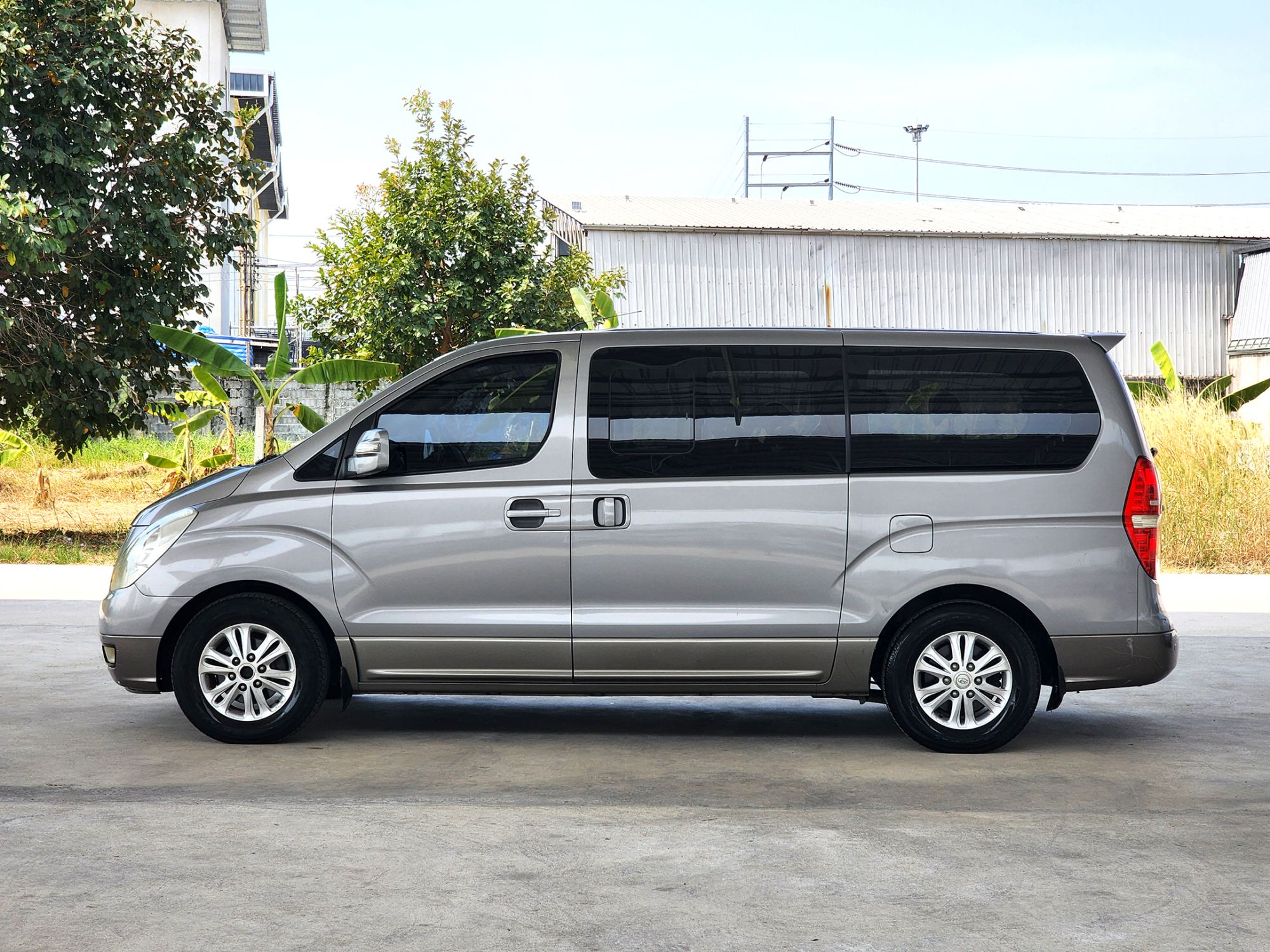 Hyundai H1 2.5 DELUXE A/T ดีเซล ปี 2011 (รูปที่ 10)
