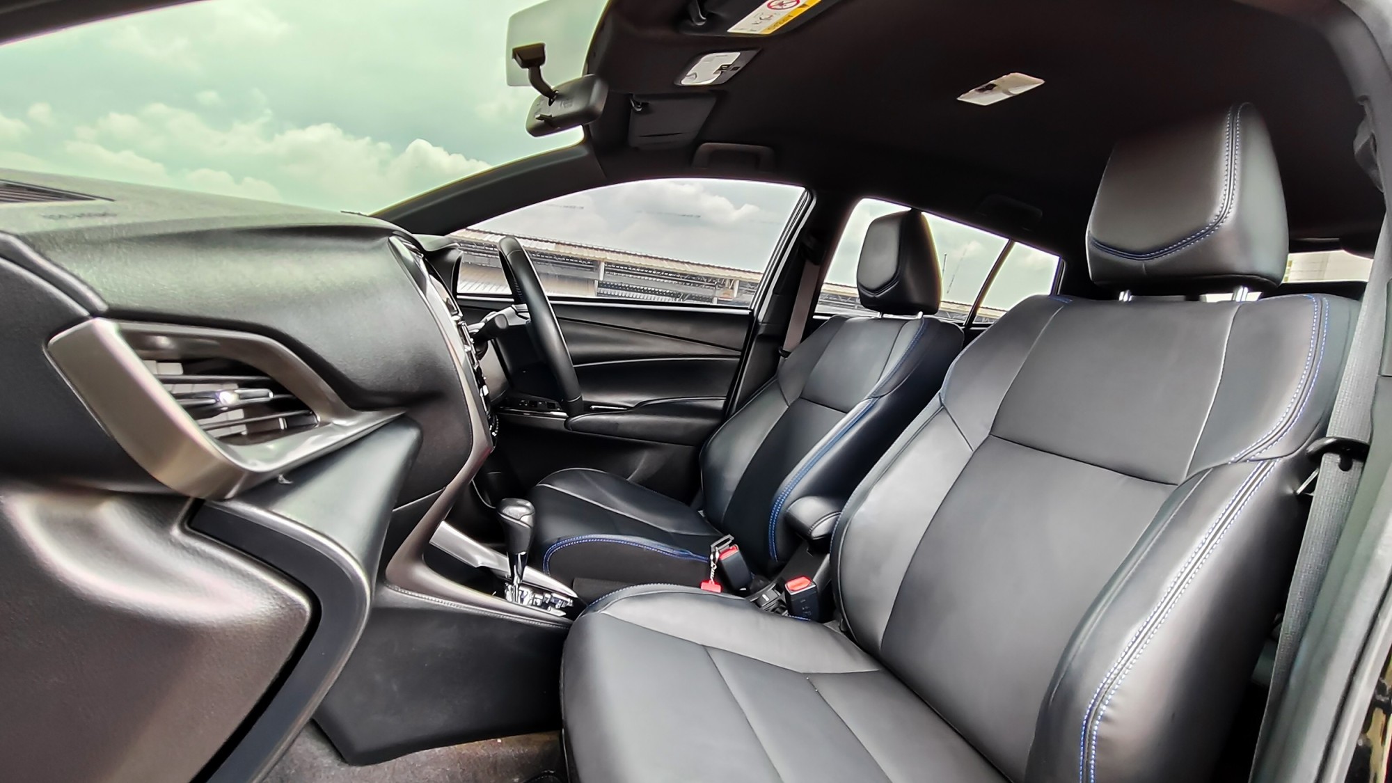 TOYOTA YARIS 1.2 Sport Hatchback A/T ปี 2022 ไมล์ 4,000 กม. (รูปที่ 3)