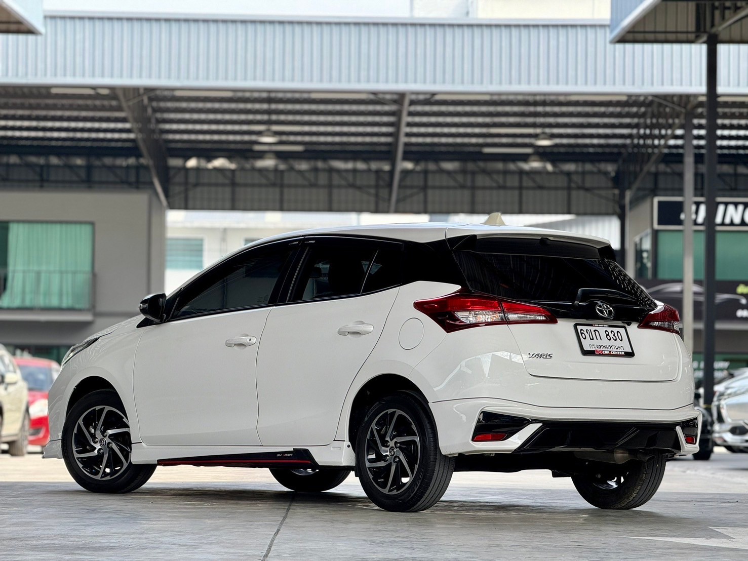 Toyota Yaris 1.2 Sport ปี 2023 auto ไมล์ 1 หมื่น (รูปที่ 8)