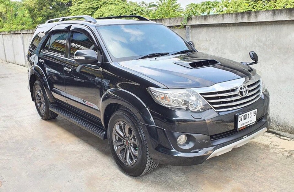 Toyota Fortuner GEN 1 ไมเนอร์เชนจ์ 2 ปี 2014 สีดำ