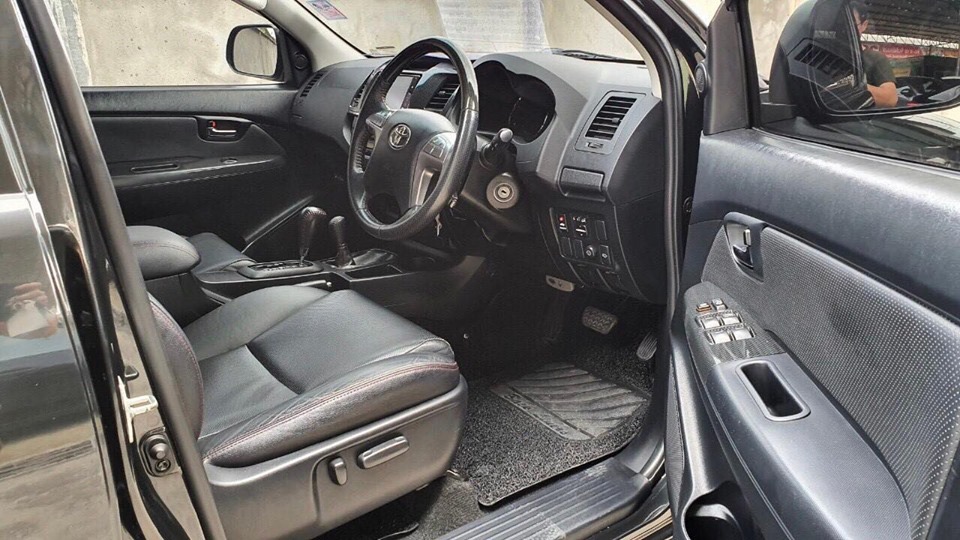 Toyota Fortuner GEN 1 ไมเนอร์เชนจ์ 2 ปี 2014 สีดำ (รูปที่ 9)