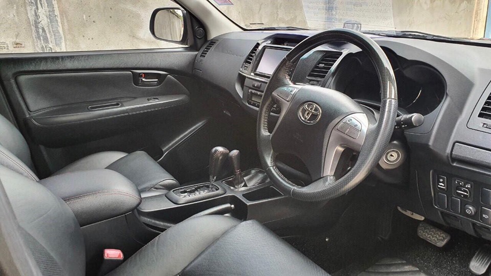 Toyota Fortuner GEN 1 ไมเนอร์เชนจ์ 2 ปี 2014 สีดำ (รูปที่ 8)