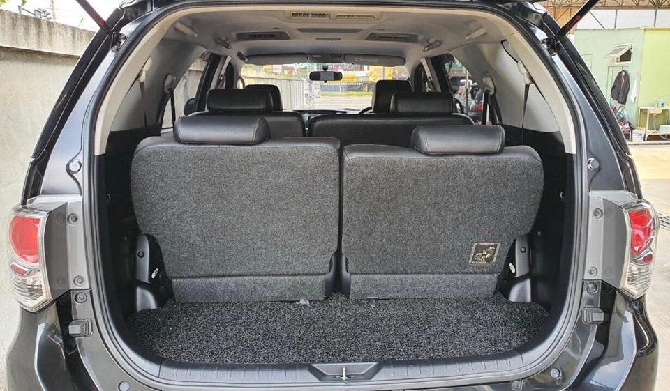 Toyota Fortuner GEN 1 ไมเนอร์เชนจ์ 2 ปี 2014 สีดำ (รูปที่ 11)