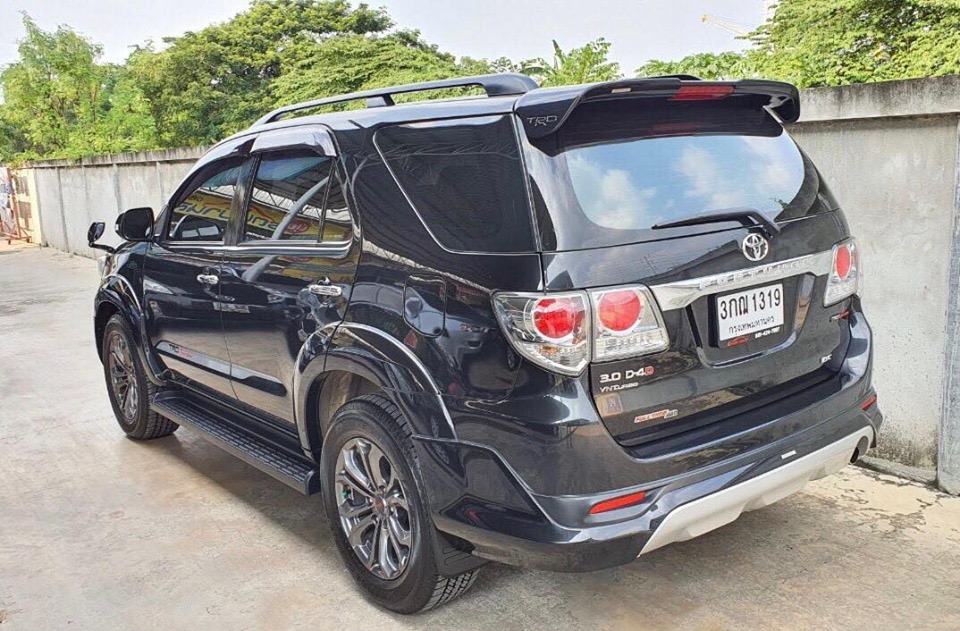 Toyota Fortuner GEN 1 ไมเนอร์เชนจ์ 2 ปี 2014 สีดำ