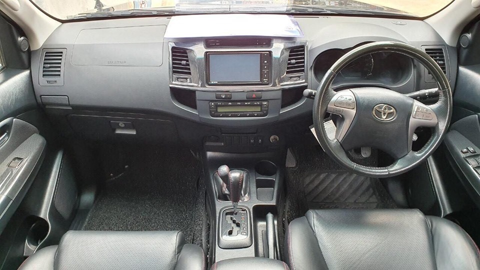 Toyota Fortuner GEN 1 ไมเนอร์เชนจ์ 2 ปี 2014 สีดำ (รูปที่ 7)