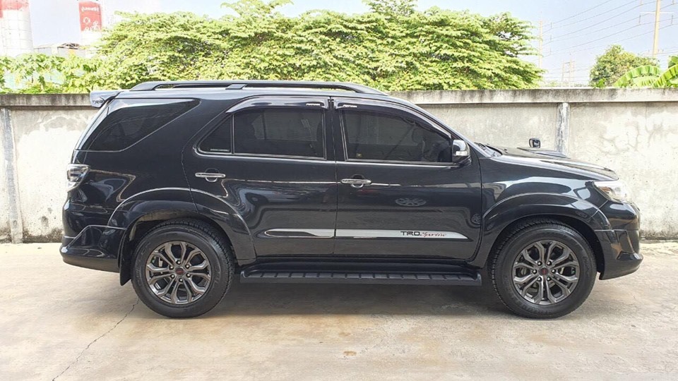 Toyota Fortuner GEN 1 ไมเนอร์เชนจ์ 2 ปี 2014 สีดำ