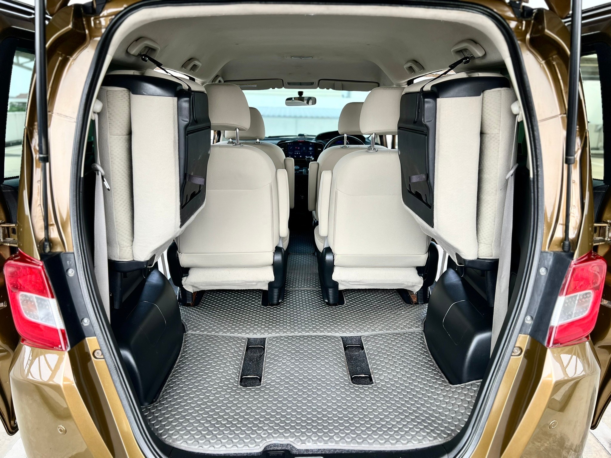 Honda Freed 1.5 SE ปี 2012 จด 2013 รถสวย พร้อมใช้ (รูปที่ 4)