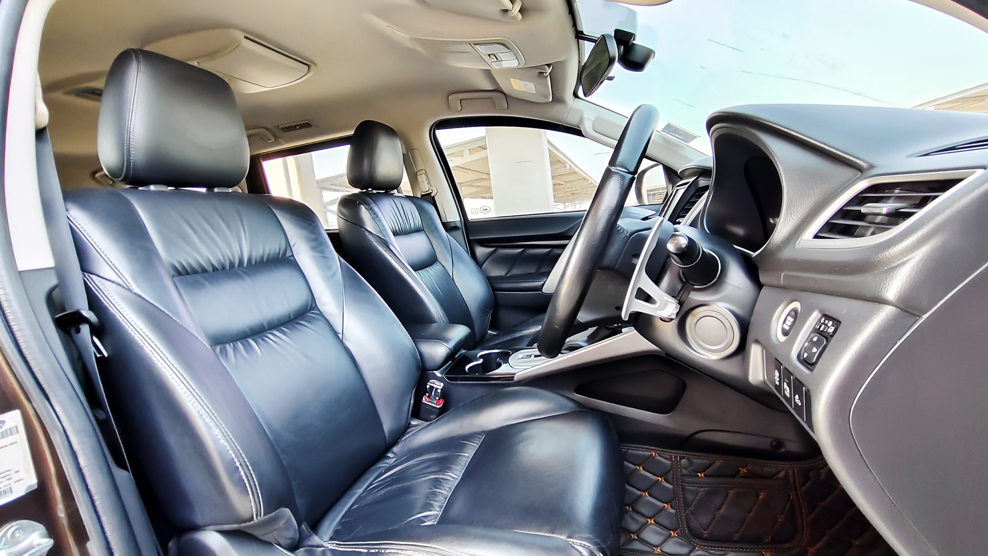 MITSUBISHI PAJERO SPORT 2.4GT 2WD A/T ปี 2015 จด 2016 (รูปที่ 6)