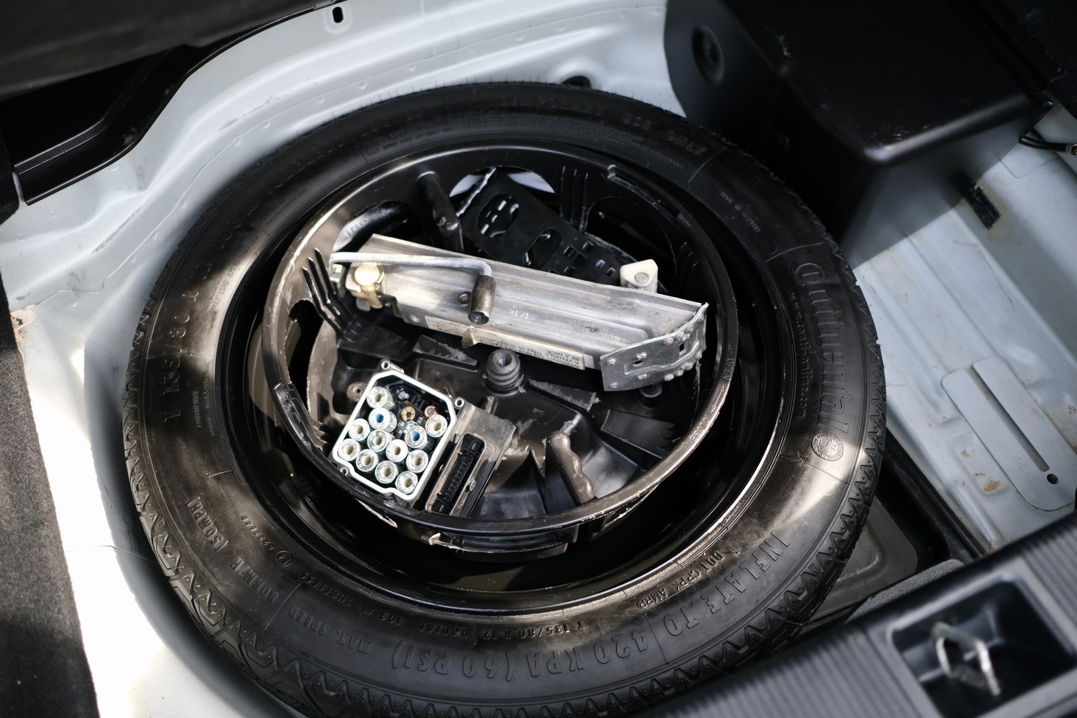 Mercedes-benz E200 CGI COUPE เครื่องยนต์: เบนซิน เกียร์:AT ปี: 2013 สี:ขาว ไมล์:9x,xxx Km. (รูปที่ 12)
