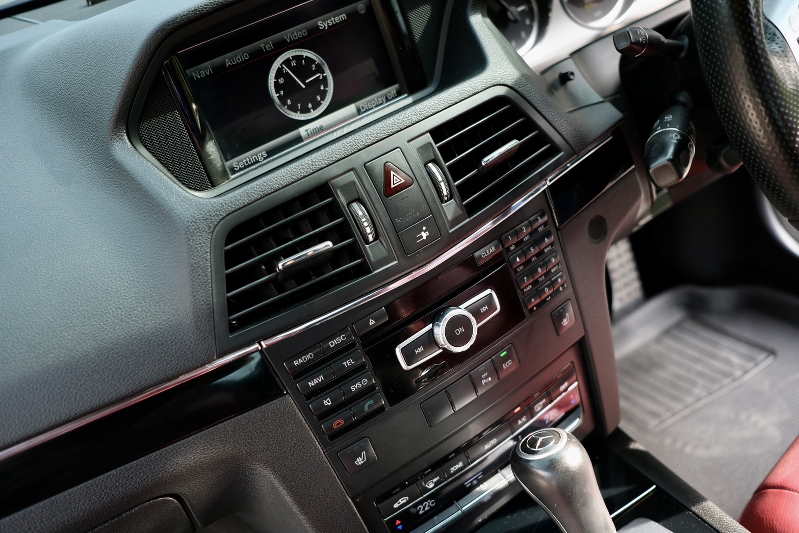Mercedes-benz E200 CGI COUPE เครื่องยนต์: เบนซิน เกียร์:AT ปี: 2013 สี:ขาว ไมล์:9x,xxx Km. (รูปที่ 11)